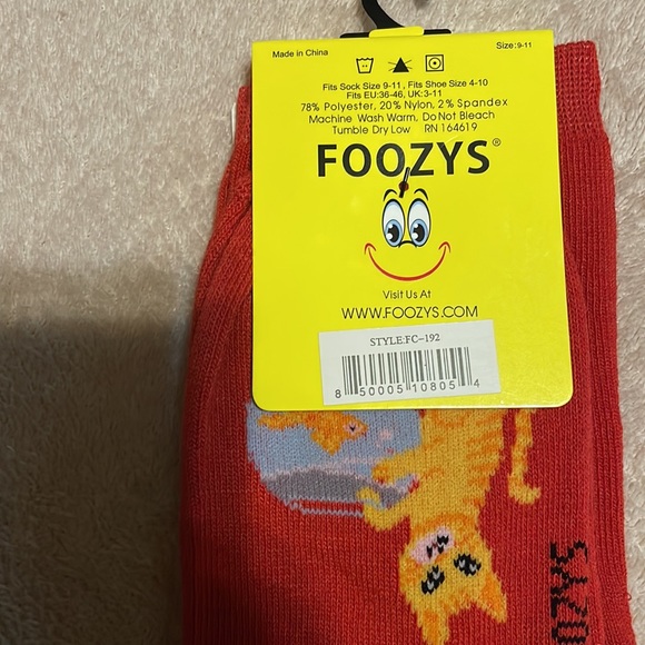 Foozy’s Women’s Collection.  Red Cat n fish bowl Crew Socks - Picture 2 of 2